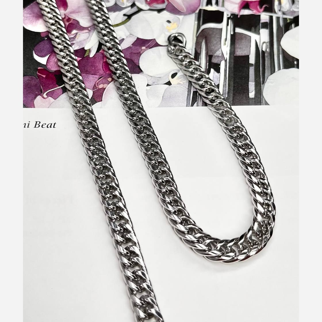 گردنبند مردانه مدل کارتیه Cartier جنس استیل عیار 316 رنگ ثابت کد ztk (پس کرایه)