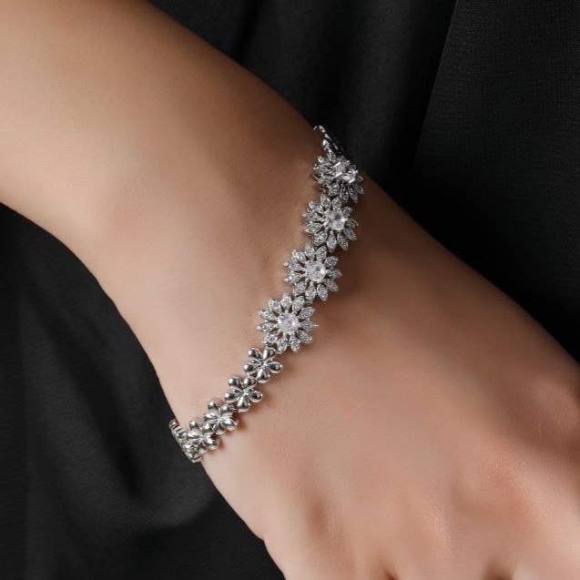 دستبند جواهری نگین کاری طرح پروانه رنگ ثابت کد mp (پس کرایه)