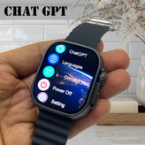 ساعت هوشمند میکروویر مدل Ultra3 دارای قابلیت صفحه نمایش رنگی و لمسی، قابلیت مکالمه از طریق بلوتوث، پشتیبانی از زبان فارسی در منو و سیستمعامل، حافظه داخلی، ایجاد آلبوم عکس و گارد محافظ ضد ضربه