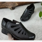 کفش طبی تابستانه زنانه چرم شرانگ مشکی مدل آذیتا پاشنه سه سانت سایز 37