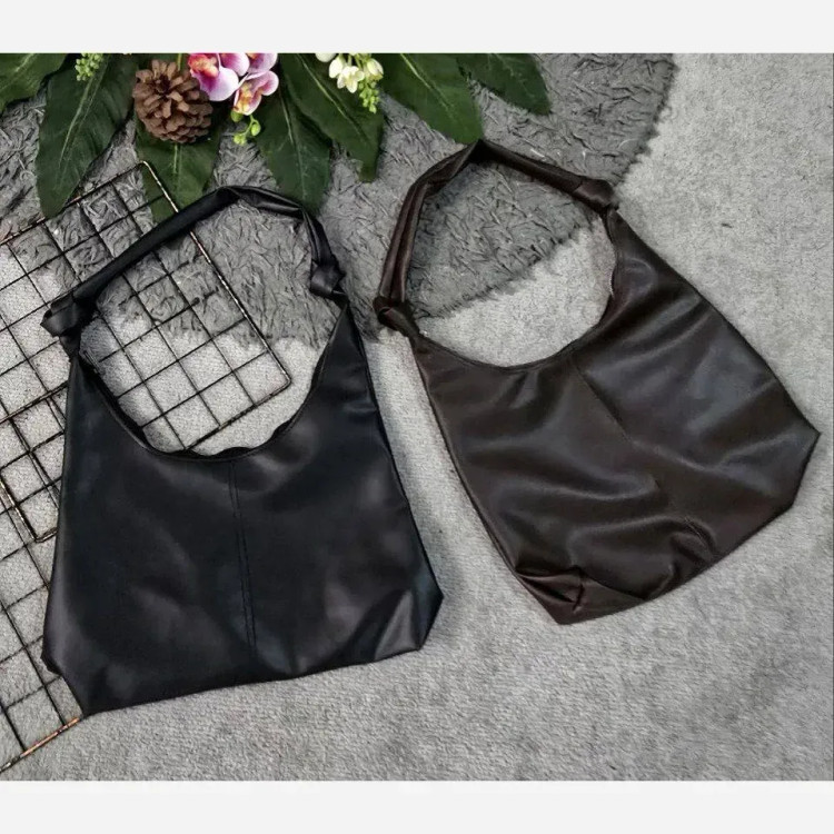 کیف دوشی زنانه چرمی بند گره ای ابعاد 30 در 40 سانتی متر