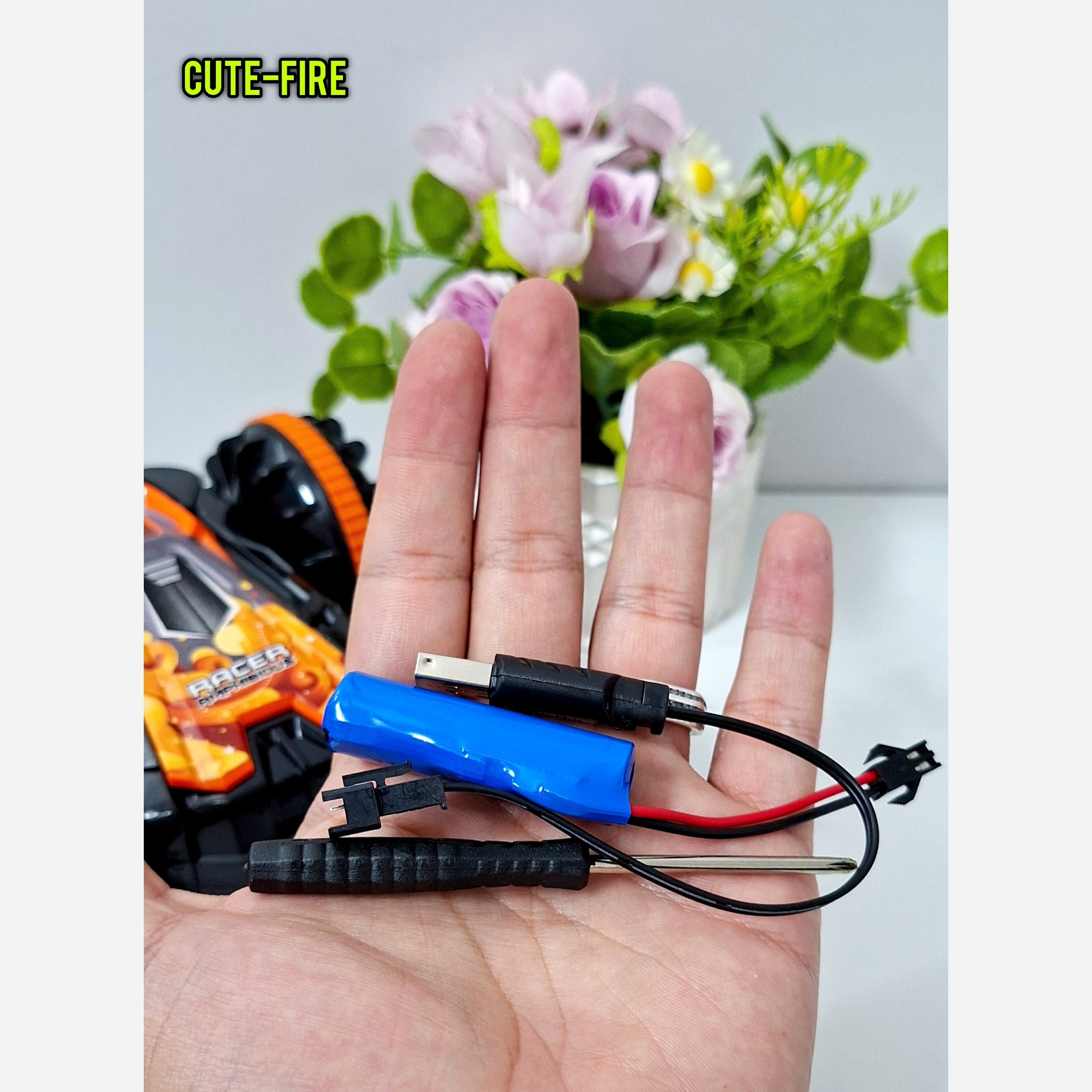 اسباب بازی ماشین کنترلی شارژی ضد آب دو رو حرکت در خاک و آب با کیفیت بالا و پرقدرت دارای 2 کنترل مدل ساعت مچی و دستی