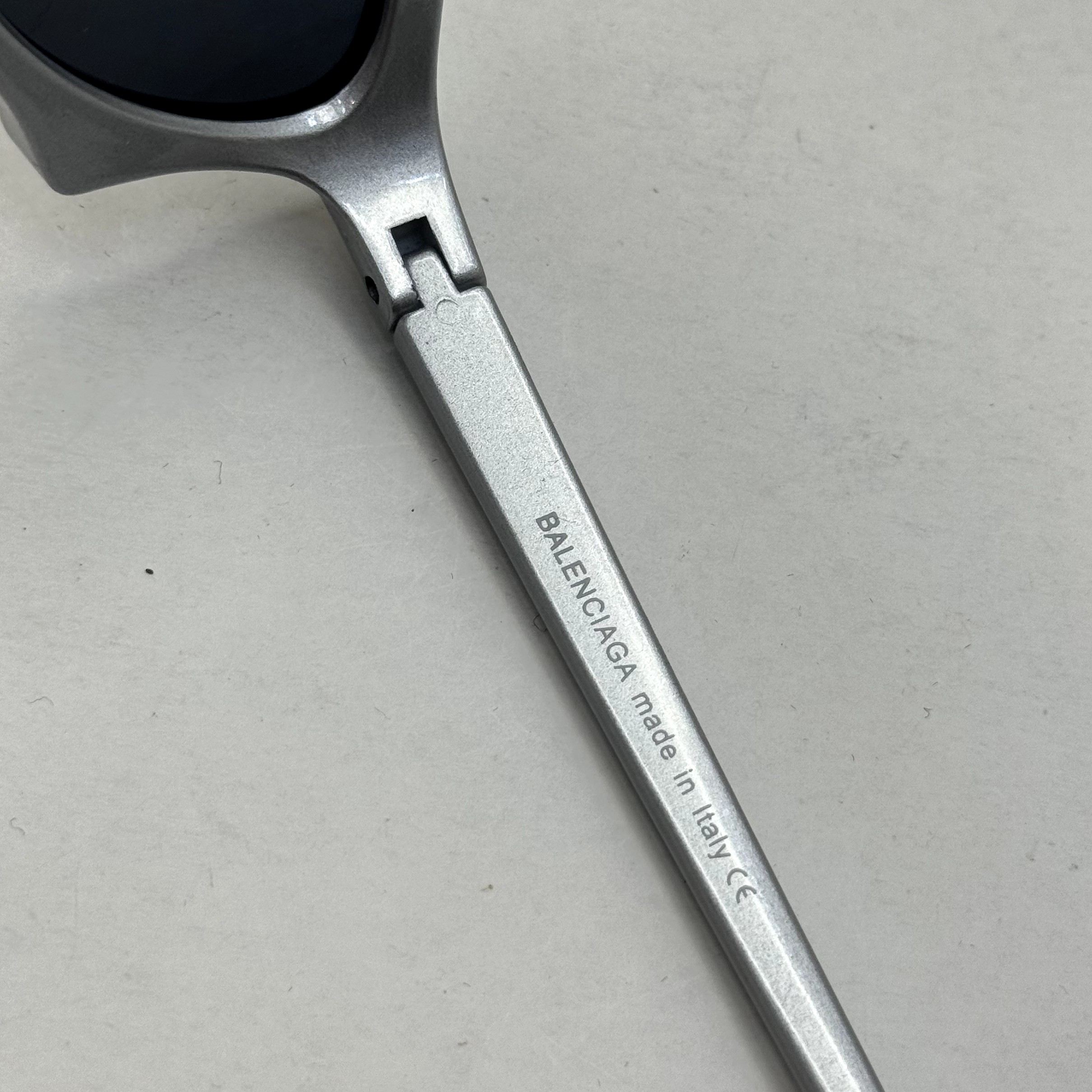 عینک آفتابی بالنسیاگا BALENCIAGA نقره ای مشکی کد SA619 - عینک ترند (ارسال رایگان)